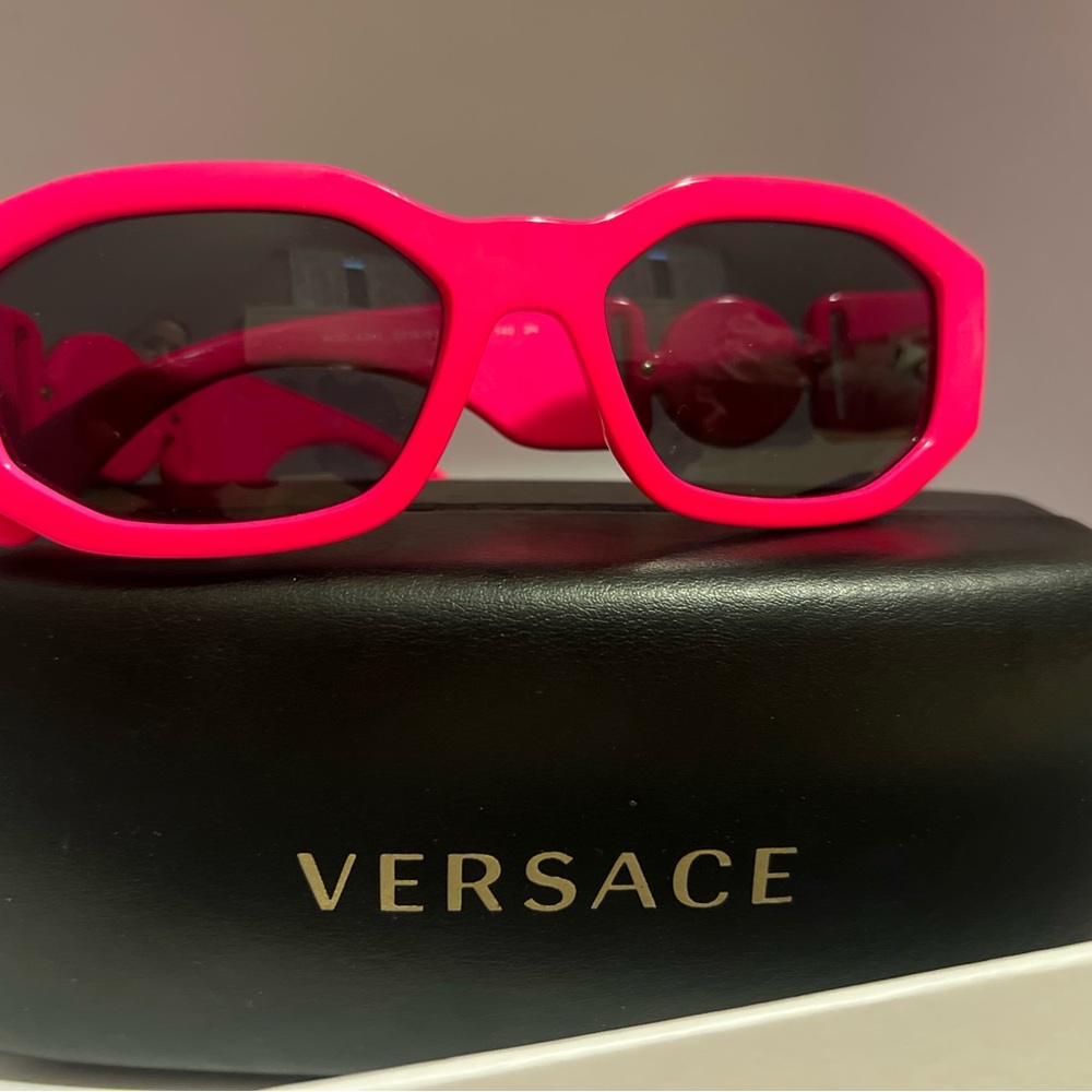 Neon pink Versace sunglasses, perfect condition, never worn